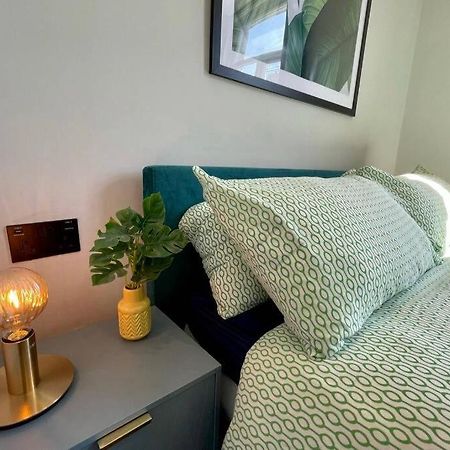 Large House Near Victoria Park For Groups, 10 Mins Bus To City Centre Cardiff Eksteriør billede
