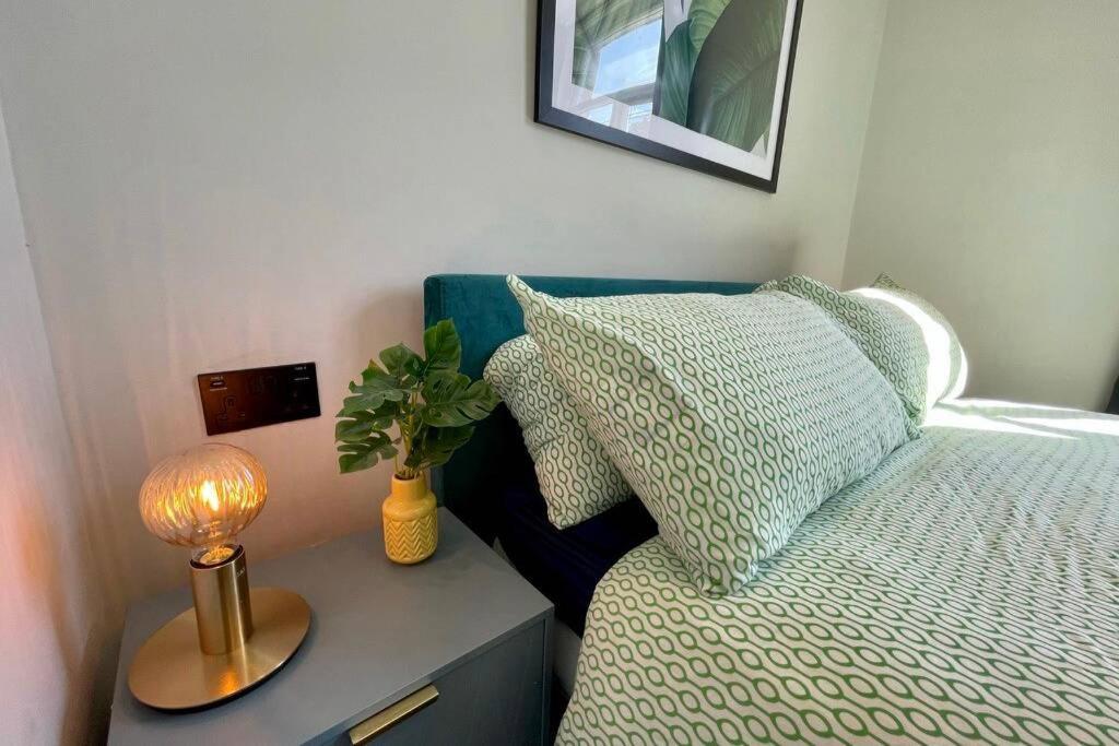 Large House Near Victoria Park For Groups, 10 Mins Bus To City Centre Cardiff Eksteriør billede