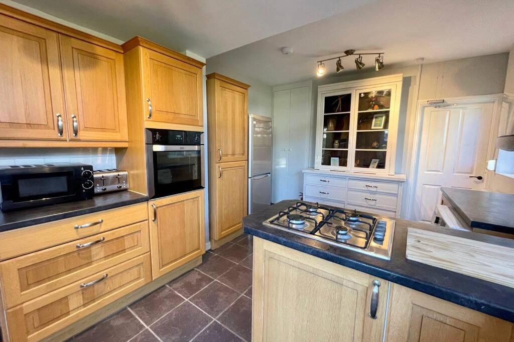Large House Near Victoria Park For Groups, 10 Mins Bus To City Centre Cardiff Eksteriør billede