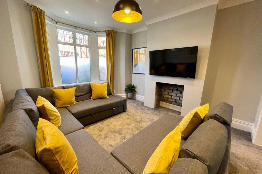 Large House Near Victoria Park For Groups, 10 Mins Bus To City Centre Cardiff Eksteriør billede