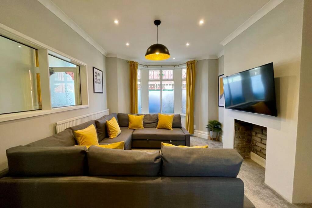 Large House Near Victoria Park For Groups, 10 Mins Bus To City Centre Cardiff Eksteriør billede