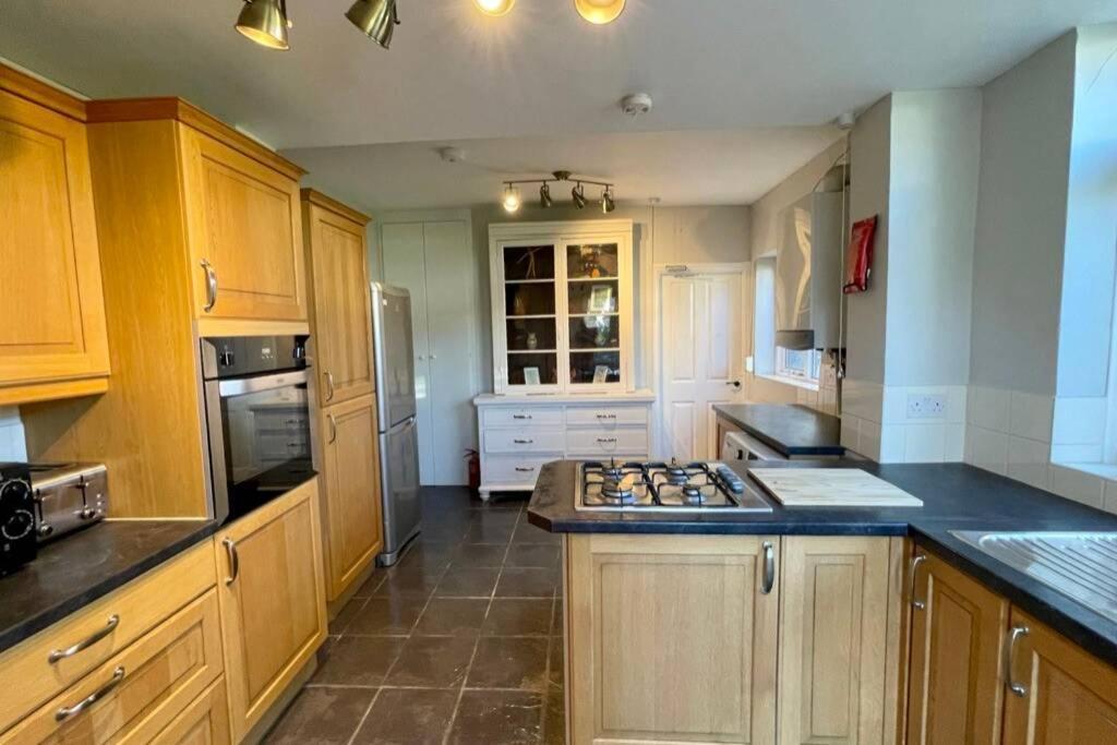 Large House Near Victoria Park For Groups, 10 Mins Bus To City Centre Cardiff Eksteriør billede