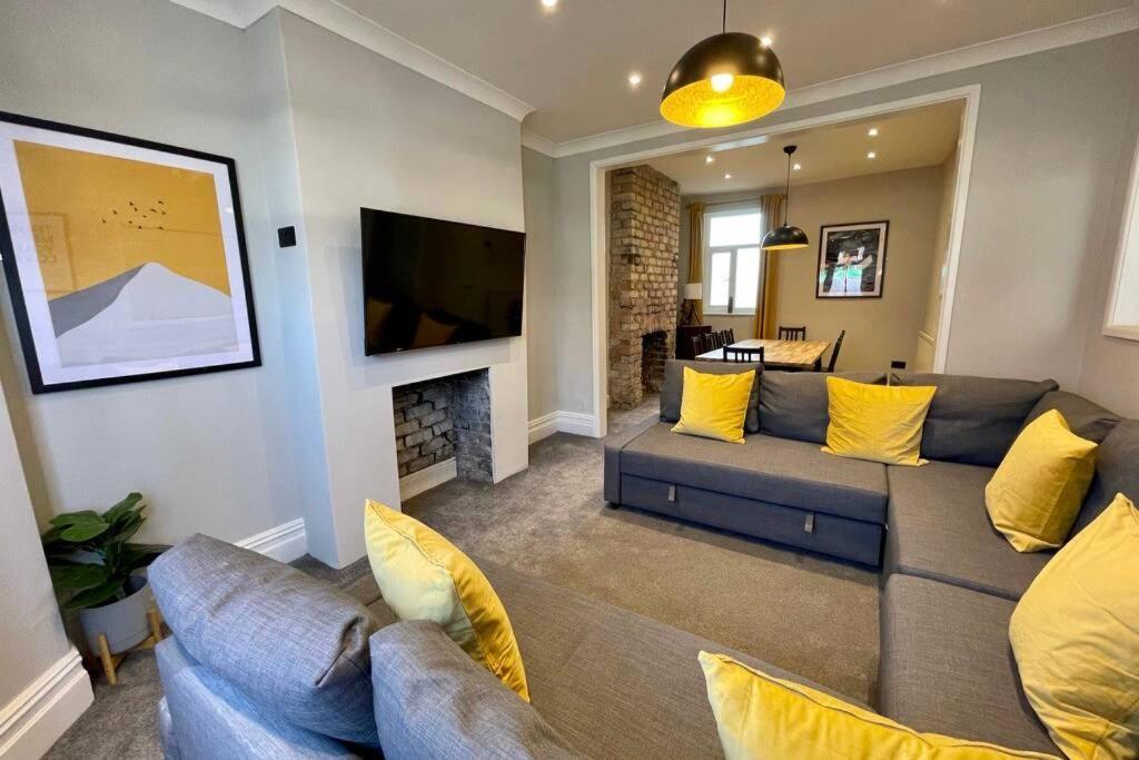 Large House Near Victoria Park For Groups, 10 Mins Bus To City Centre Cardiff Eksteriør billede