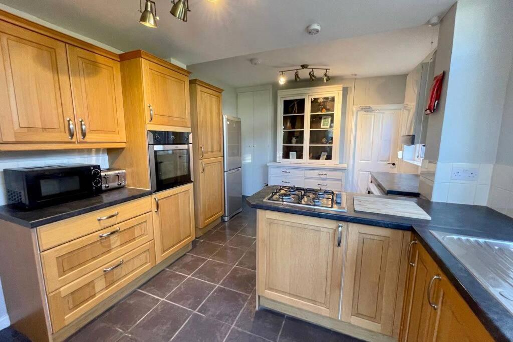 Large House Near Victoria Park For Groups, 10 Mins Bus To City Centre Cardiff Eksteriør billede