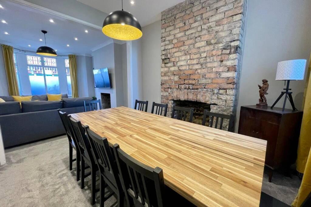 Large House Near Victoria Park For Groups, 10 Mins Bus To City Centre Cardiff Eksteriør billede