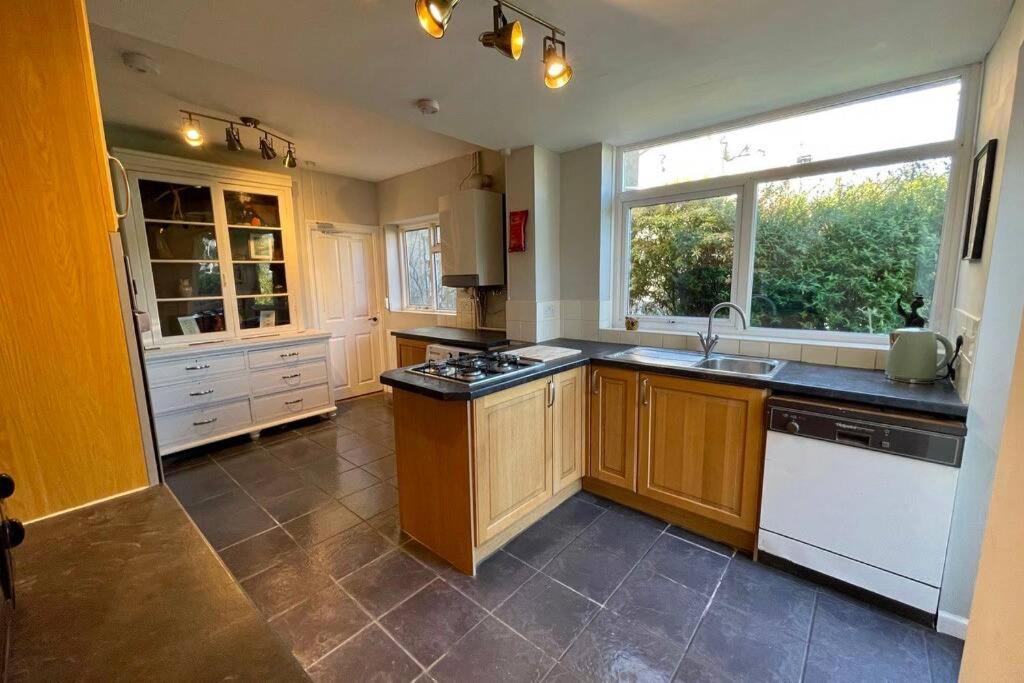 Large House Near Victoria Park For Groups, 10 Mins Bus To City Centre Cardiff Eksteriør billede