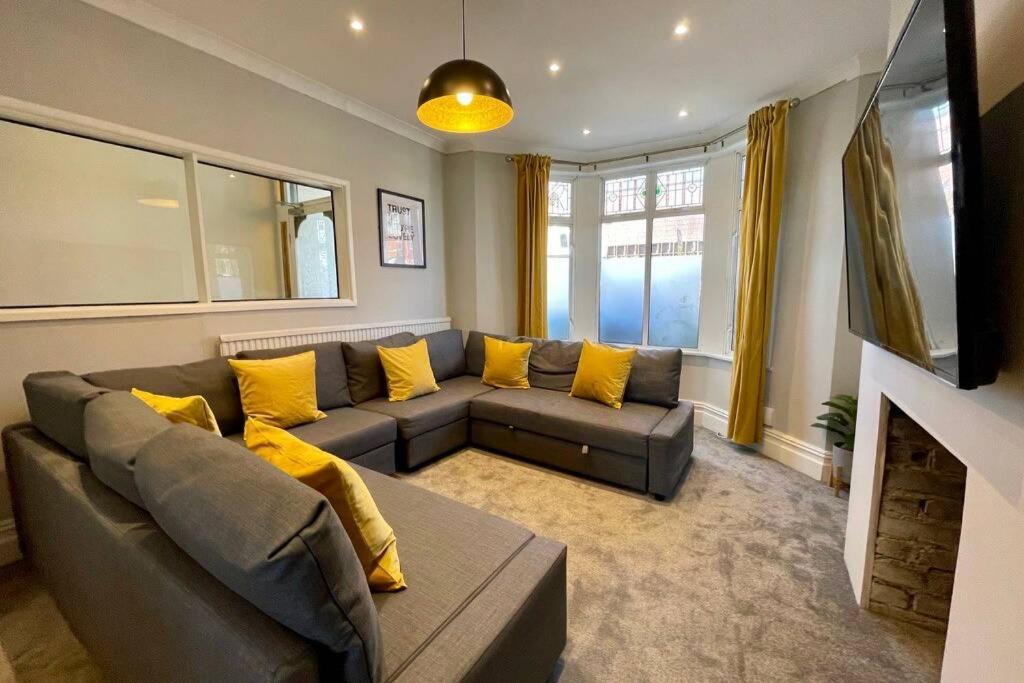 Large House Near Victoria Park For Groups, 10 Mins Bus To City Centre Cardiff Eksteriør billede