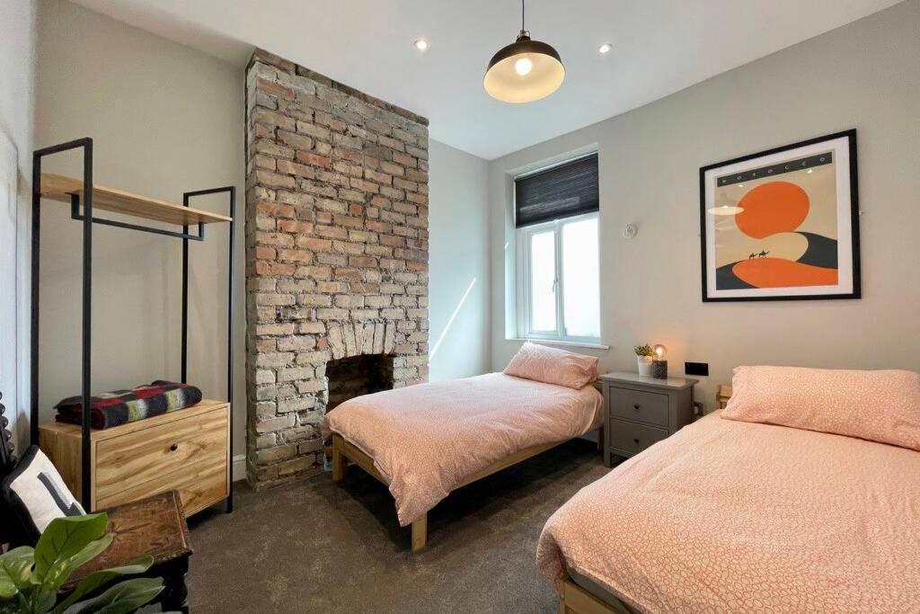 Large House Near Victoria Park For Groups, 10 Mins Bus To City Centre Cardiff Eksteriør billede