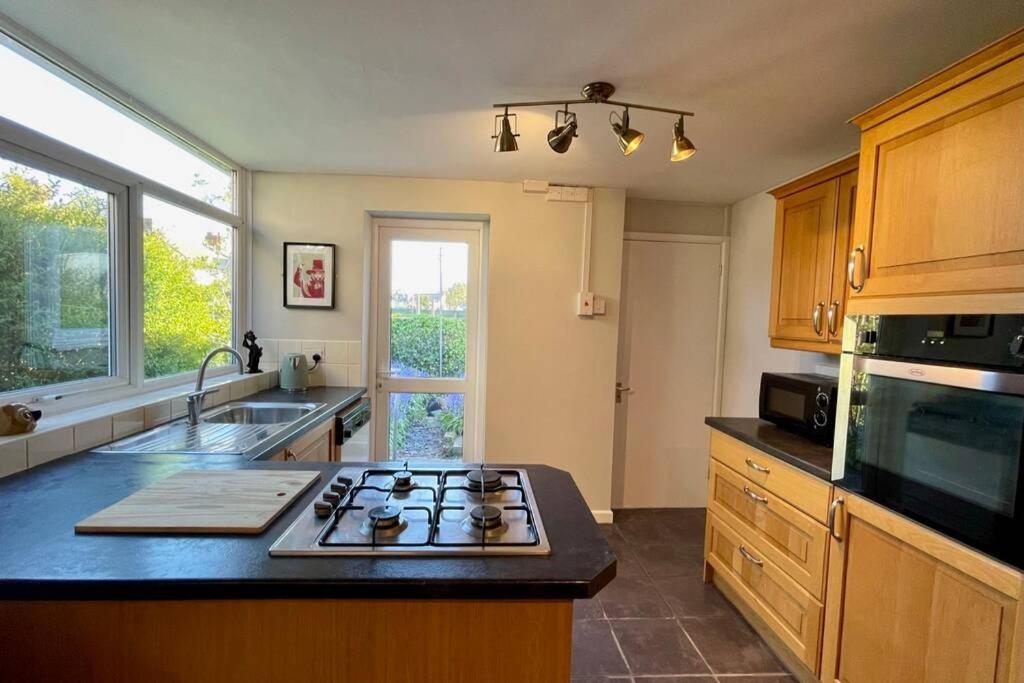 Large House Near Victoria Park For Groups, 10 Mins Bus To City Centre Cardiff Eksteriør billede