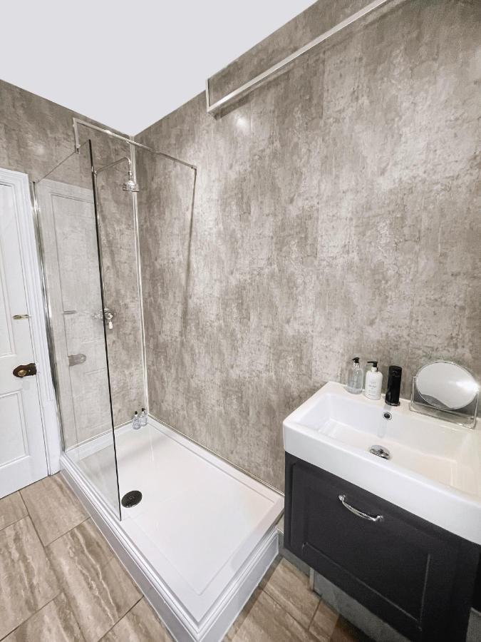 Large House Near Victoria Park For Groups, 10 Mins Bus To City Centre Cardiff Eksteriør billede
